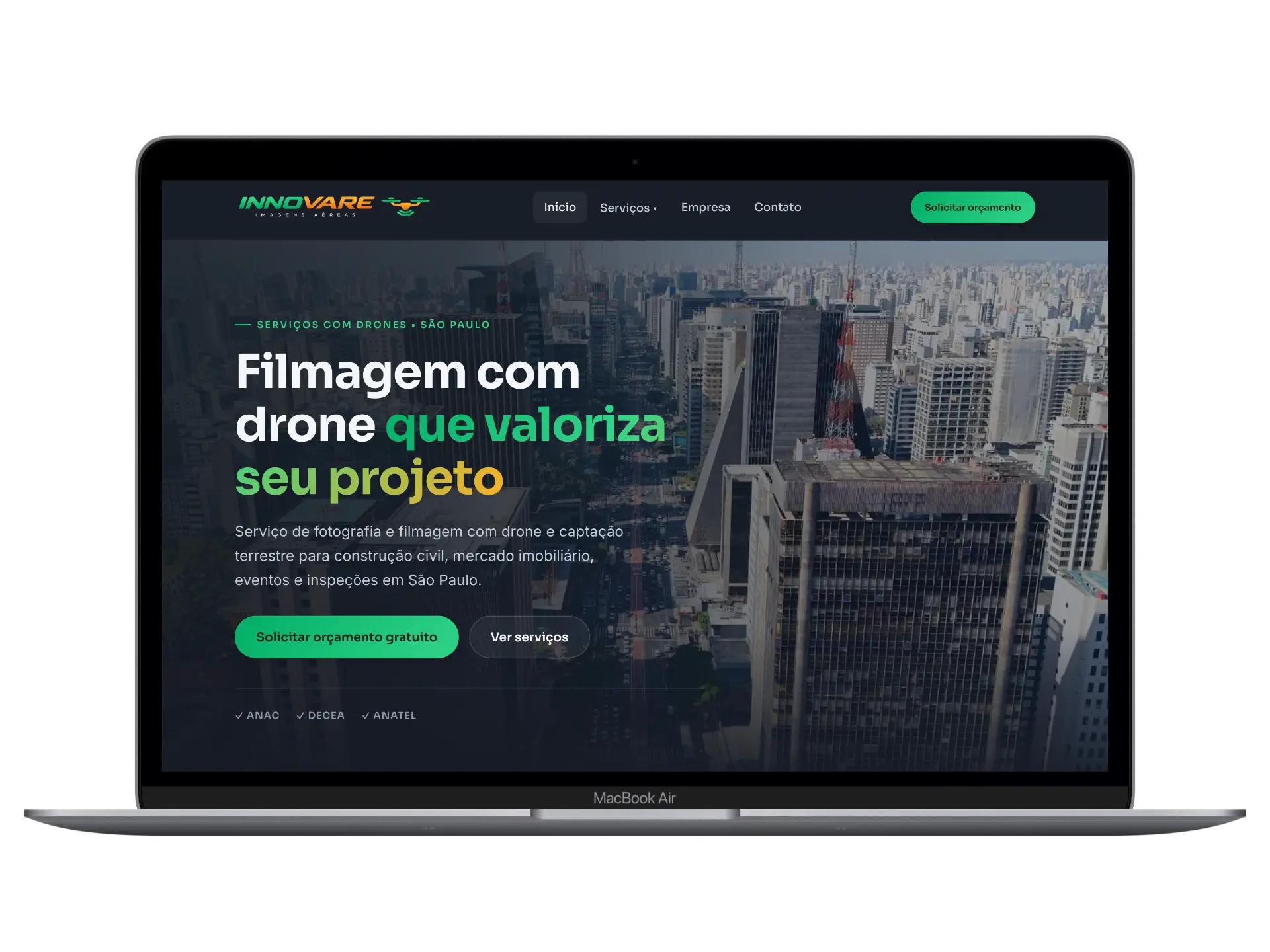 Site da Innovare Imagens Aéreas no computador